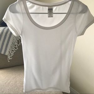 NWOT Gildan Performance Activewear T-shirt